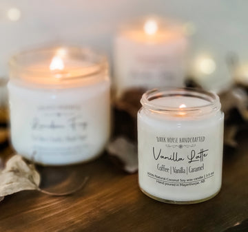 vanilla latte scented coconut soy candle with wood wick. Scent notes are coffee, vanilla & caramel.